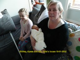 33.1 Shirley, Alyssa and our youngest Granddaughter Alix in Mum Julies house 18-01-2015